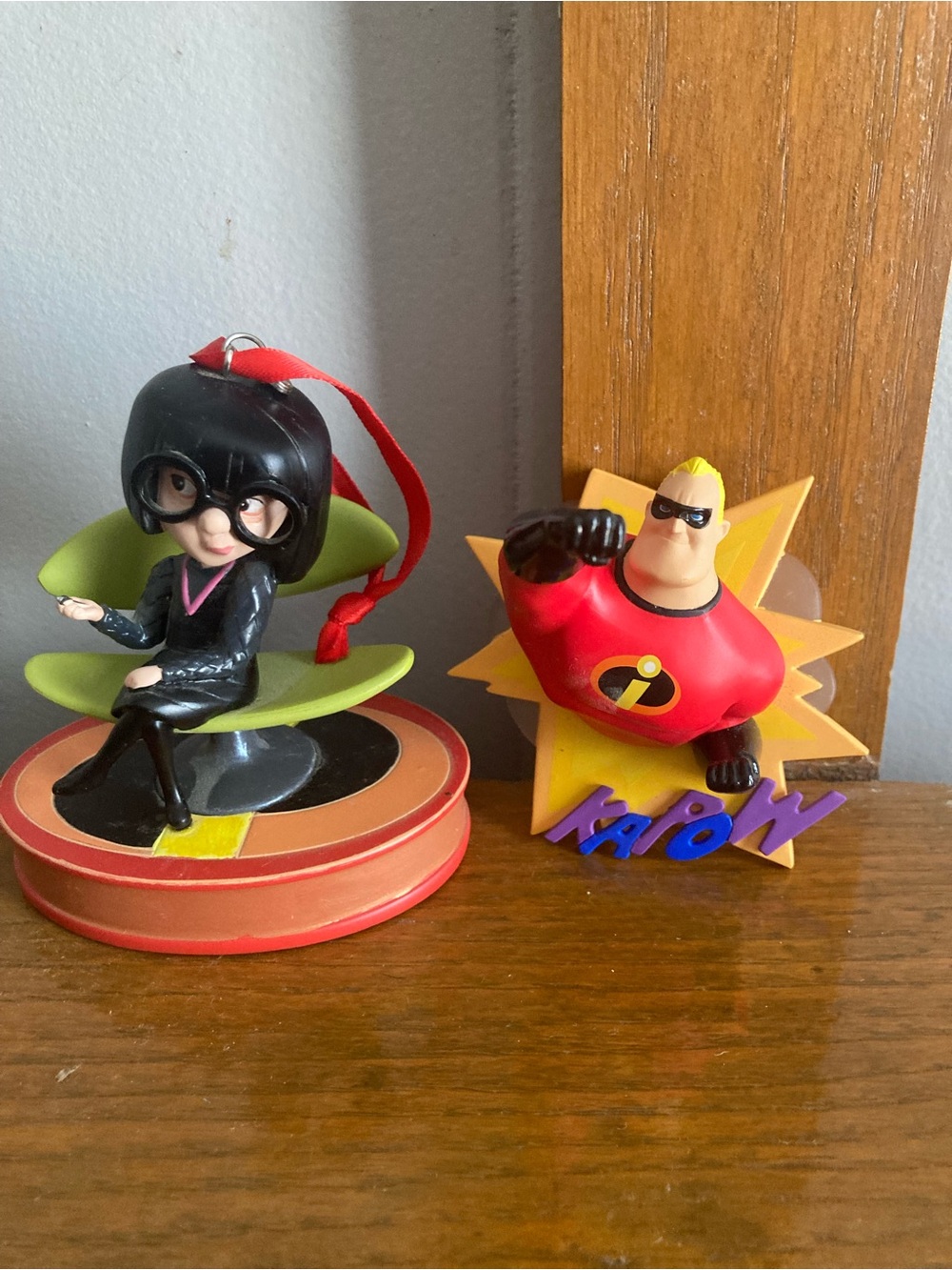 Disney The Incredibles Includes Bob Parr as Mr. Incredible and Edna Mode